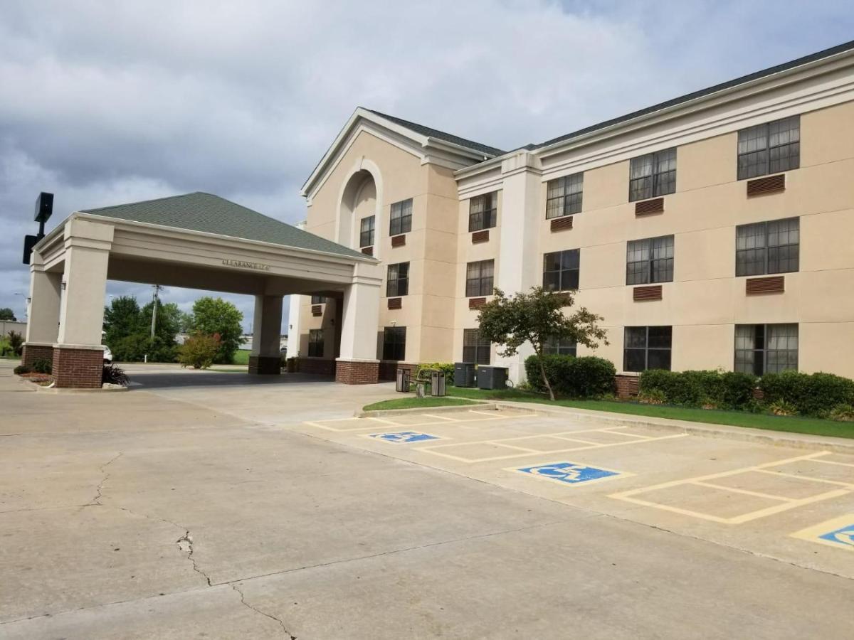 Comfort Inn & Suites Muskogee Exterior photo